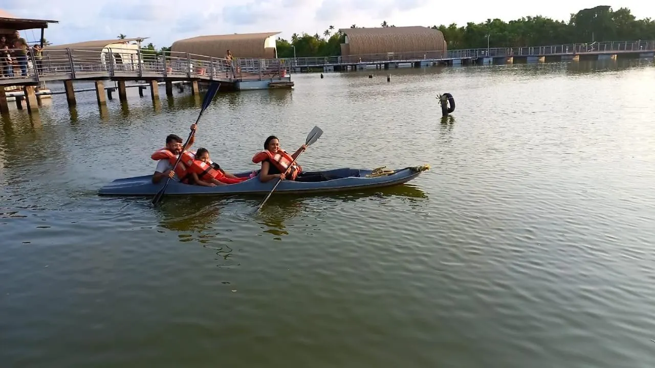 Boche Island By Oxygen Resort Kochi Hotel