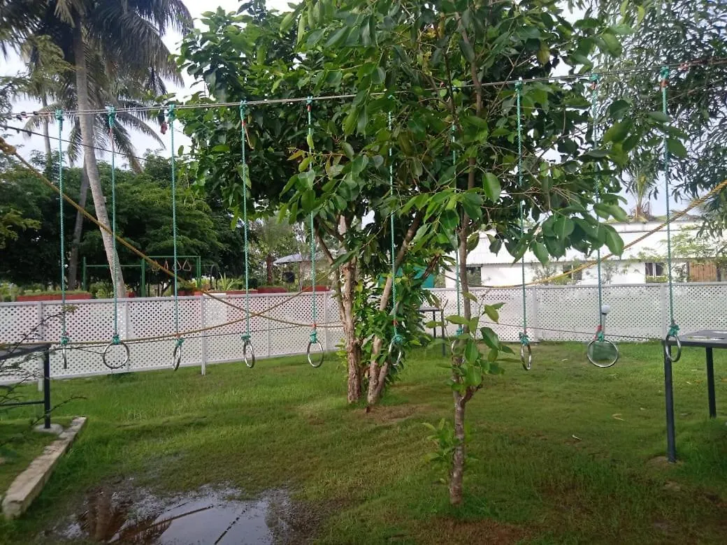 Boche Island By Oxygen Resort Kochi 4*,