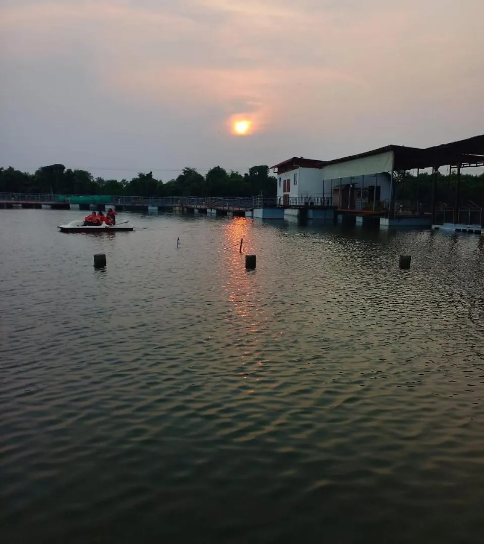 Boche Island By Oxygen Resort Kochi Hotel